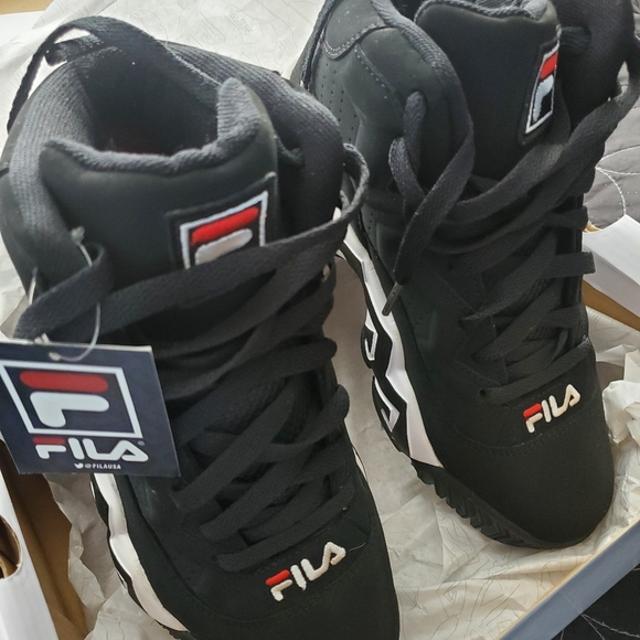 FILA MB Kids Size US6 Brand New in Box - Picture 5 of 7